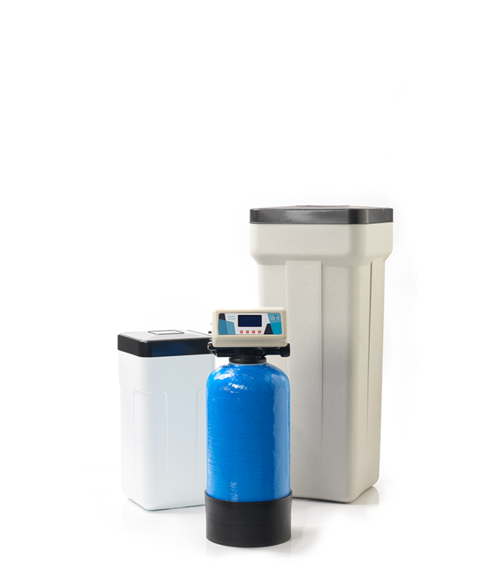 WTR Ceramic High-end waterontharder met Blauwe 10l harsfles en opstelling van een klein en groot zoutvat